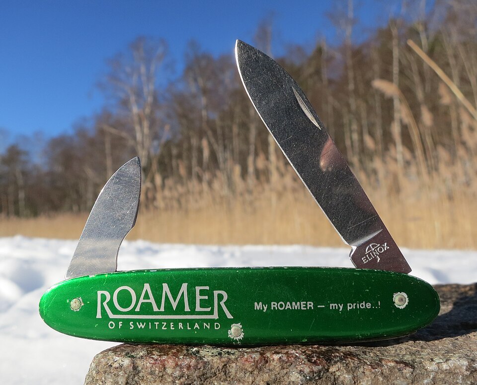 Pocket Knife - Walnut Handle